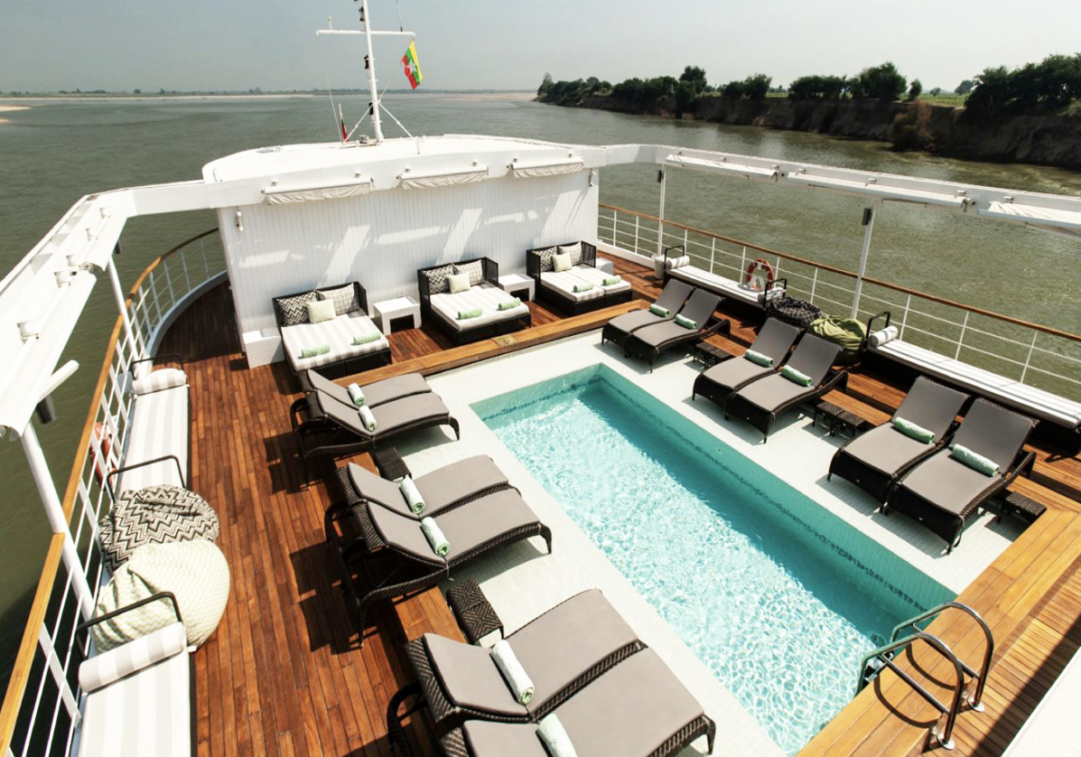 Profitez du cadre luxueux à bord du Strand Cruise