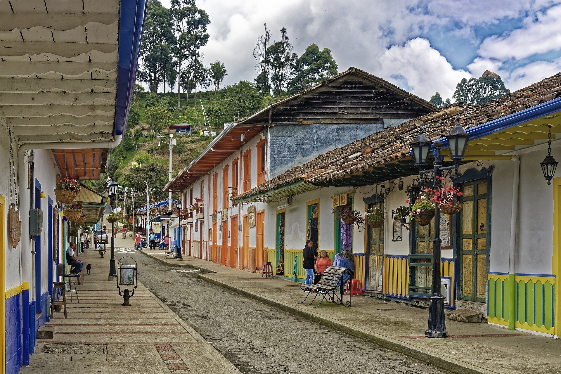 Rue principale de Salento dans la cordillère, voyage sur mesure en Colombie avec Nirvatravel