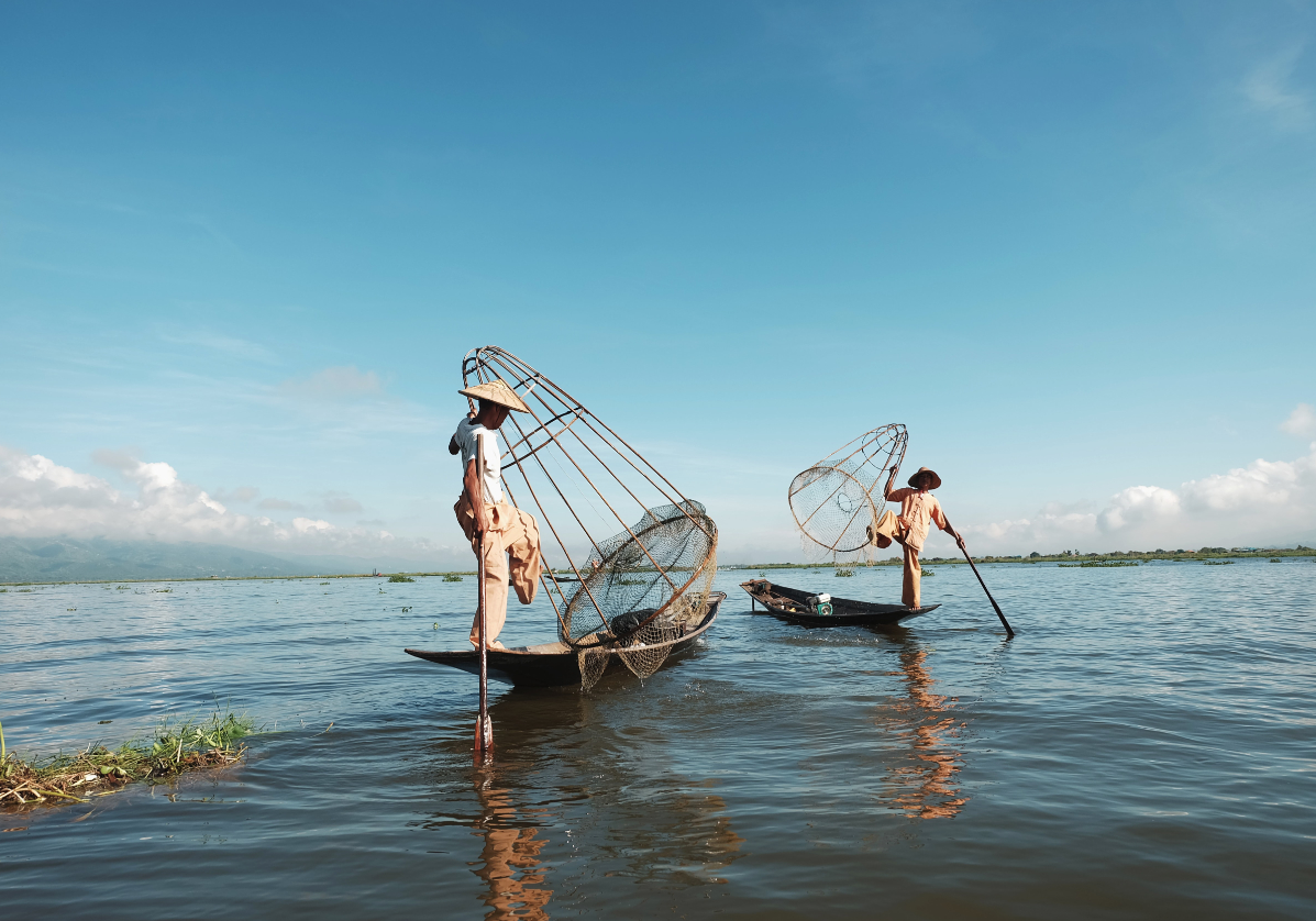 Rituel des pêcheurs Intha sur le lac Inle