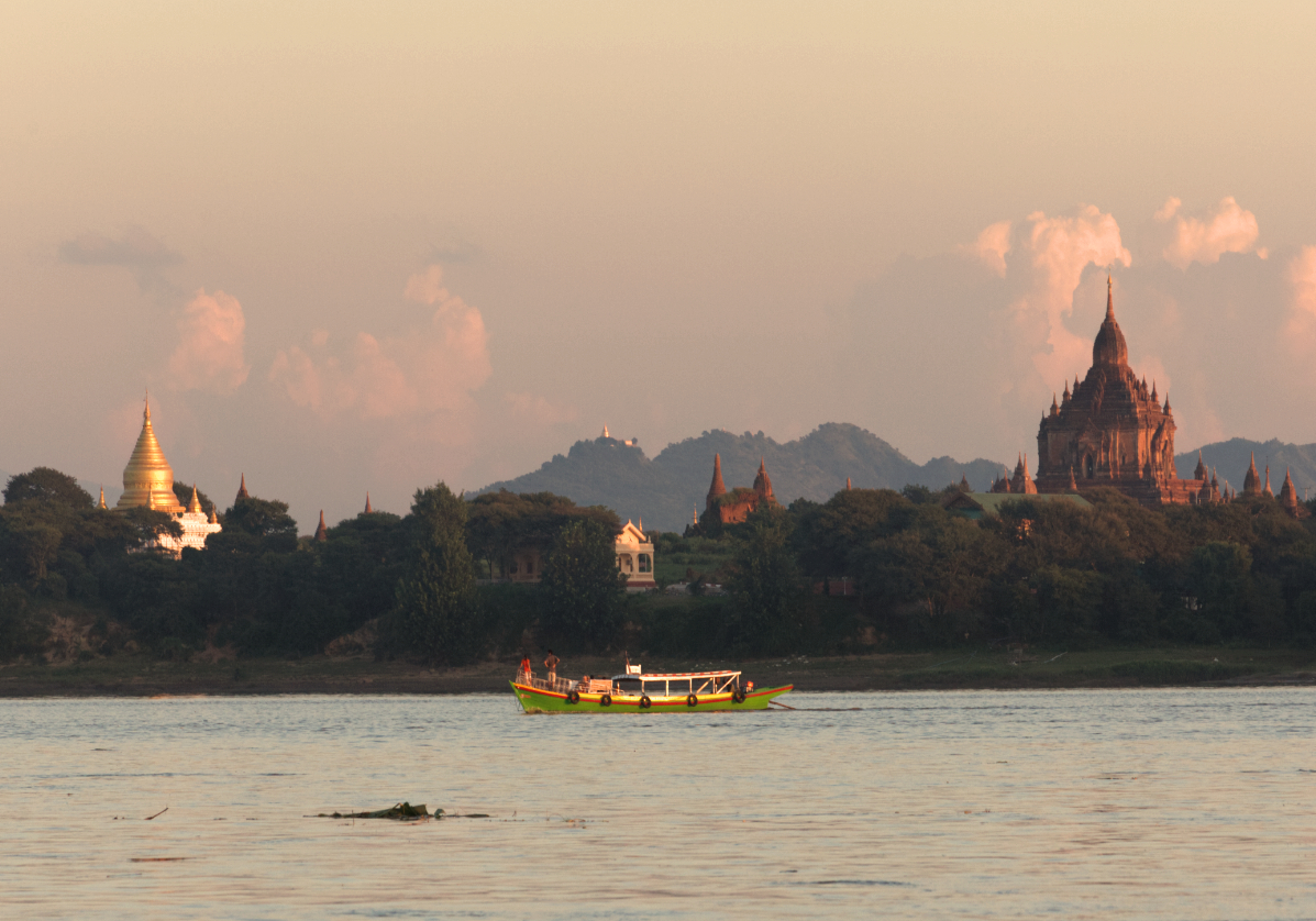 Balade au coucher du soleil sur l'Irrawaddy
