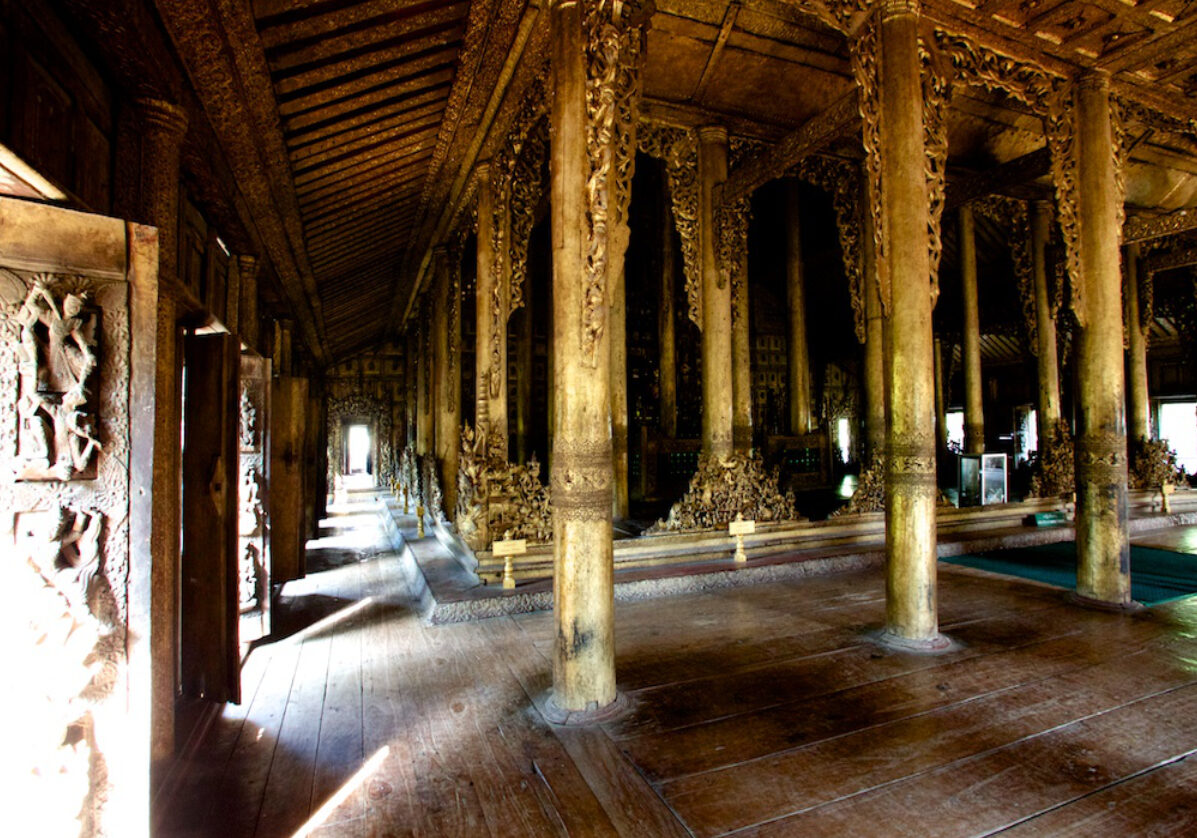 Monastère en teck Shwenandaw