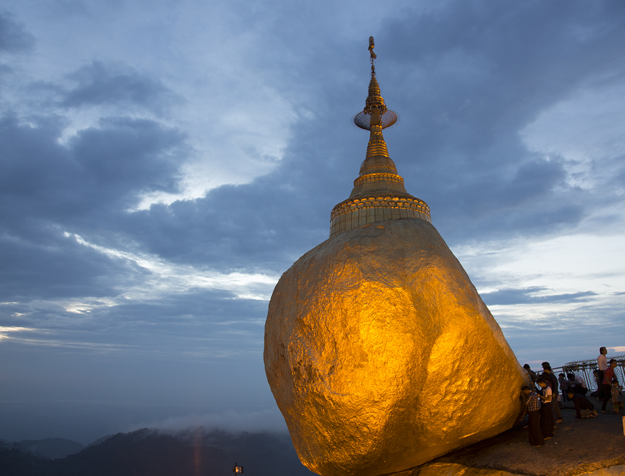 Rocher d'Or au coucher du soleil, voyage au Myanmar avec Nirvatravel