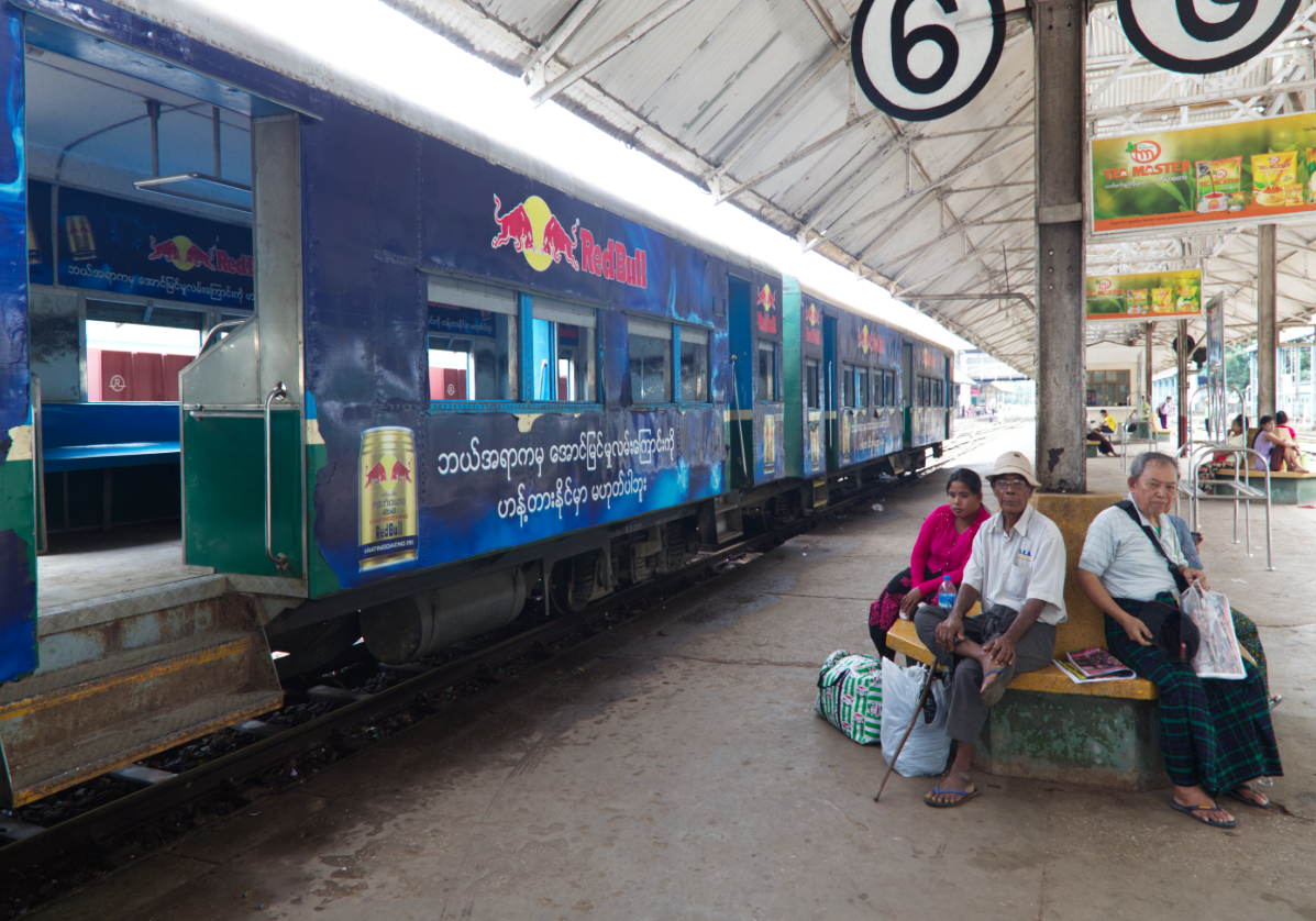 Faire le tour de Yangon en train circulaire