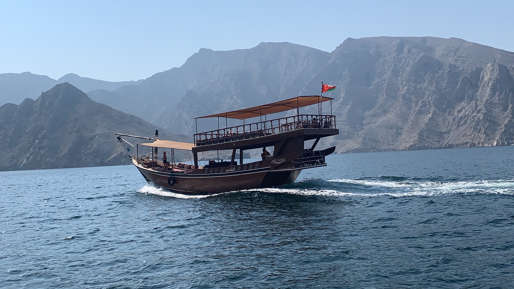 Boutre dans les fjords de Musandam, croisière à Oman avec Nirvatravel