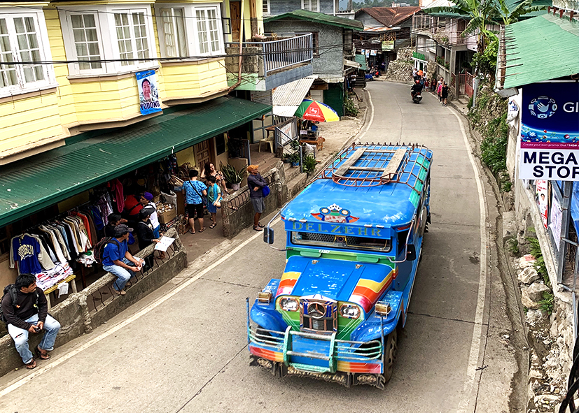 Jeepney dans le centre de Sagada