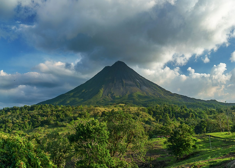 Panorama sur le sommet du Volcan Arenal, voyage au Costa Rica avec Nirvatravel