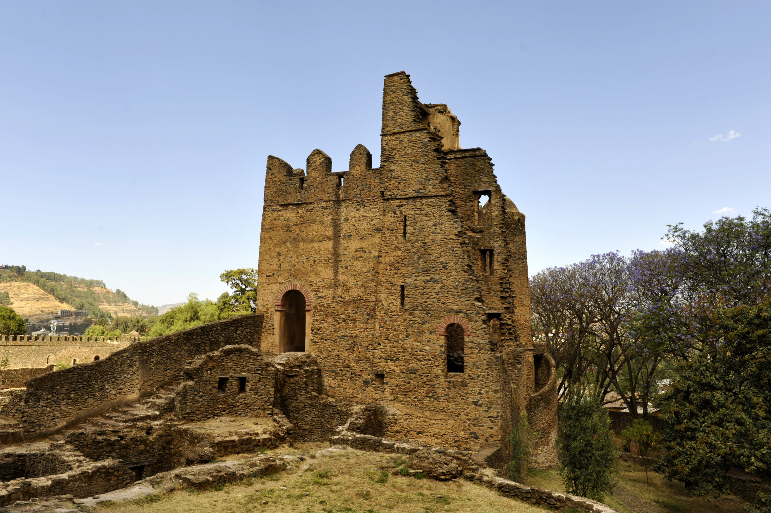 Sites historiques au Nord, Ethnies au Sud
