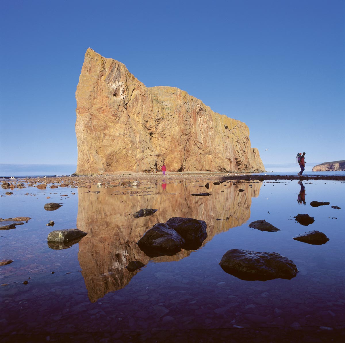 Rocher Percé à marée basse en Gaspésie, voyage au Canada avec Nirvatravel