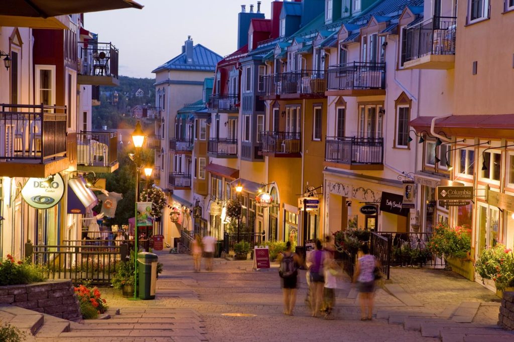 Balade dans les ruelles du village de Tremblant 