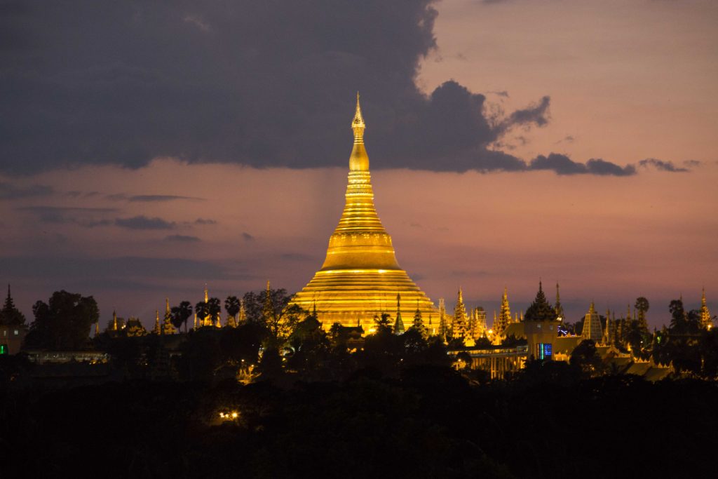 Voyage à la pagode Shwedagon à Yangon en Birmanie avec Nirvatravel