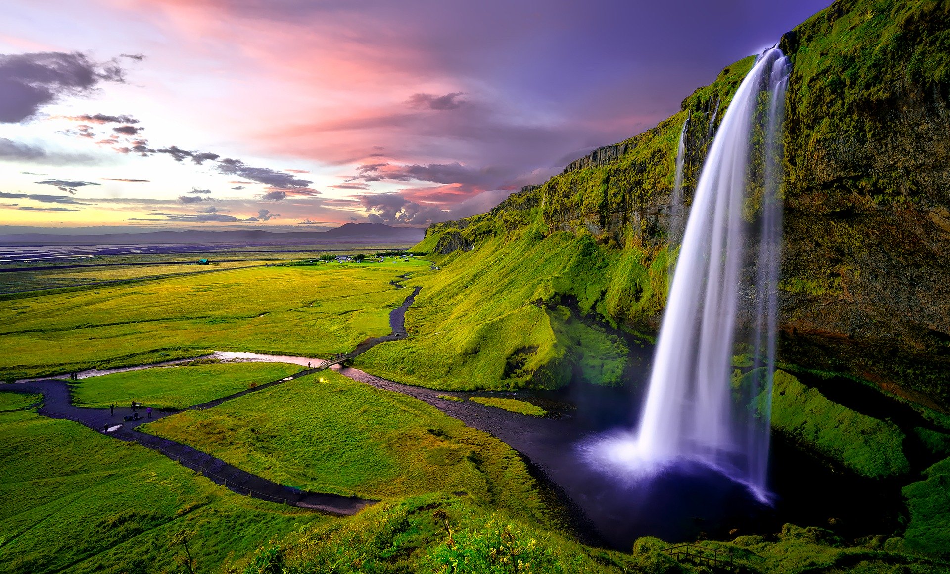 Voyage à la cascade de seljalandsfoss en Islande avec Nirvatravel