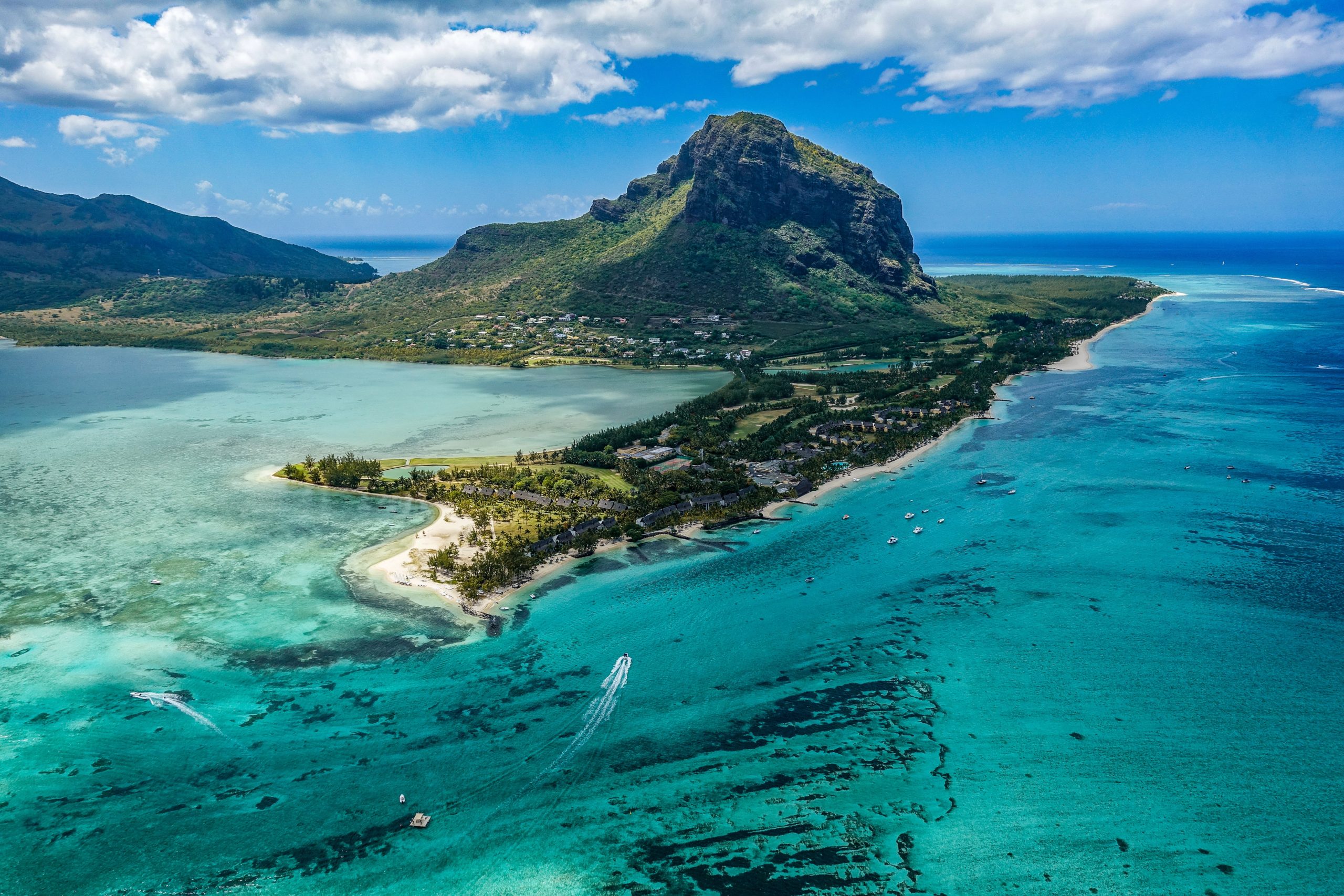 Lagon turquoise dans la baie de Tamarin, voyage de noces à l'le Maurice avec Nirvatravel