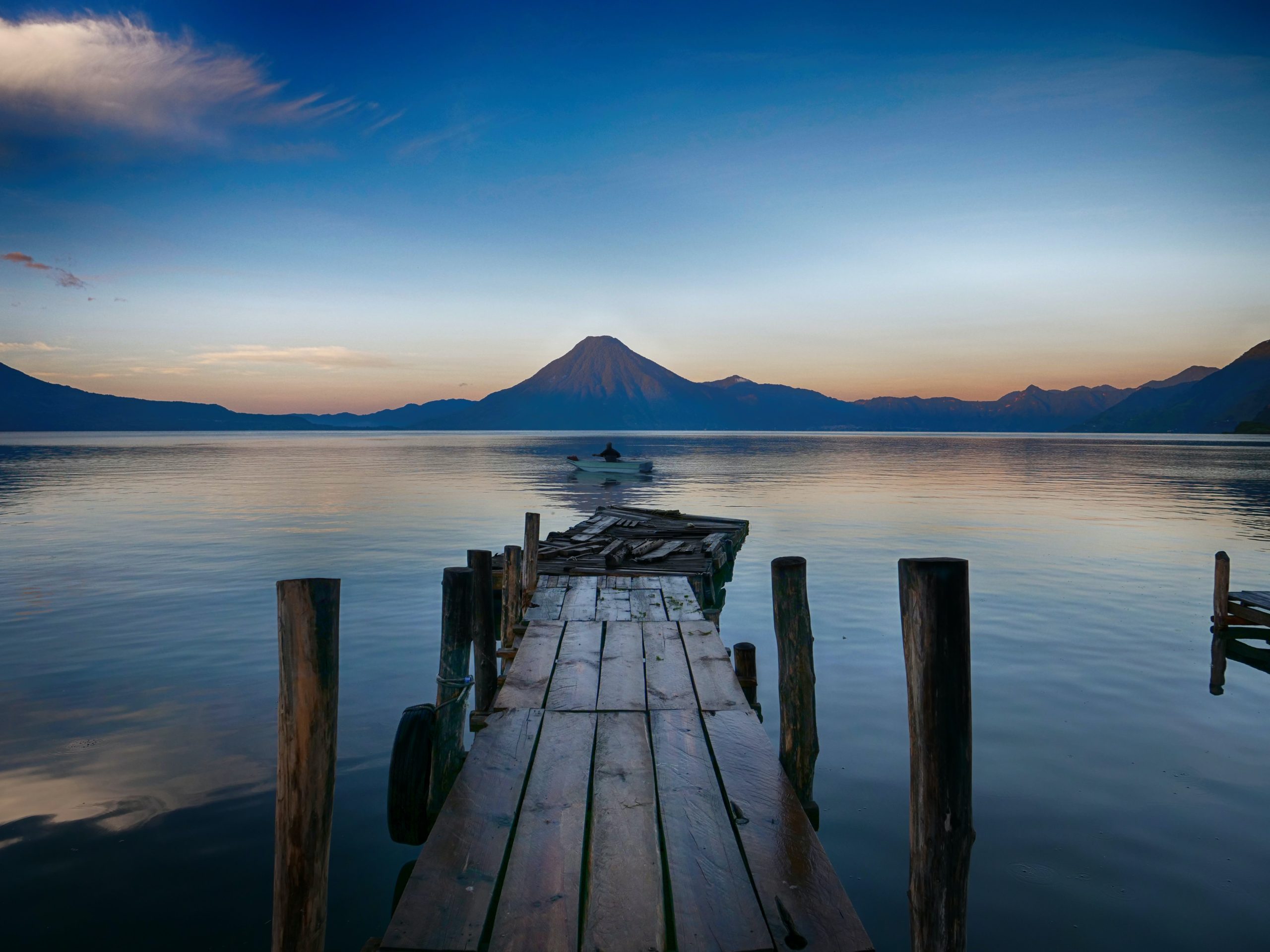 Coucher de soleil sur lac Atitlan, vacances nature culture au Guatemala Nirvatravel