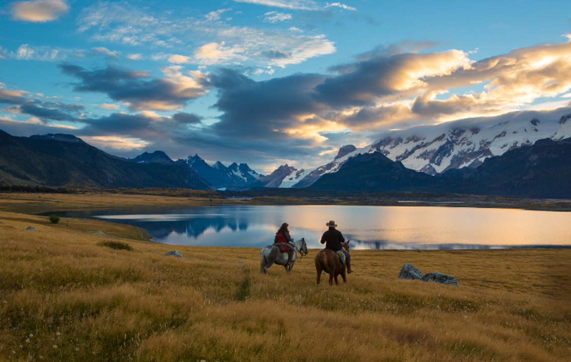 Coucher de soleil à Lago Posadas, voyage nature en Patagonie argentine Nirvatravel