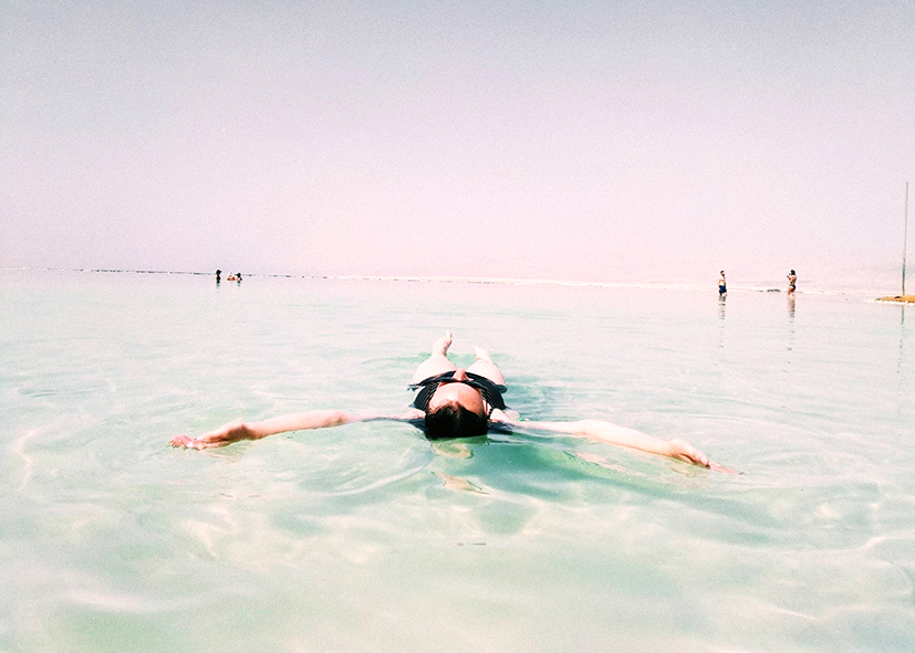 Bain sur la Mer Morte