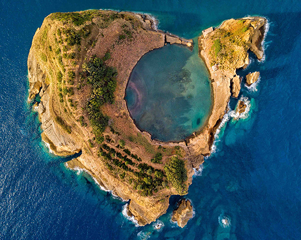 Vue aérienne sur Vila Franca Campo, voyage à Sao Miguel aux Acores avec Nirvatravel