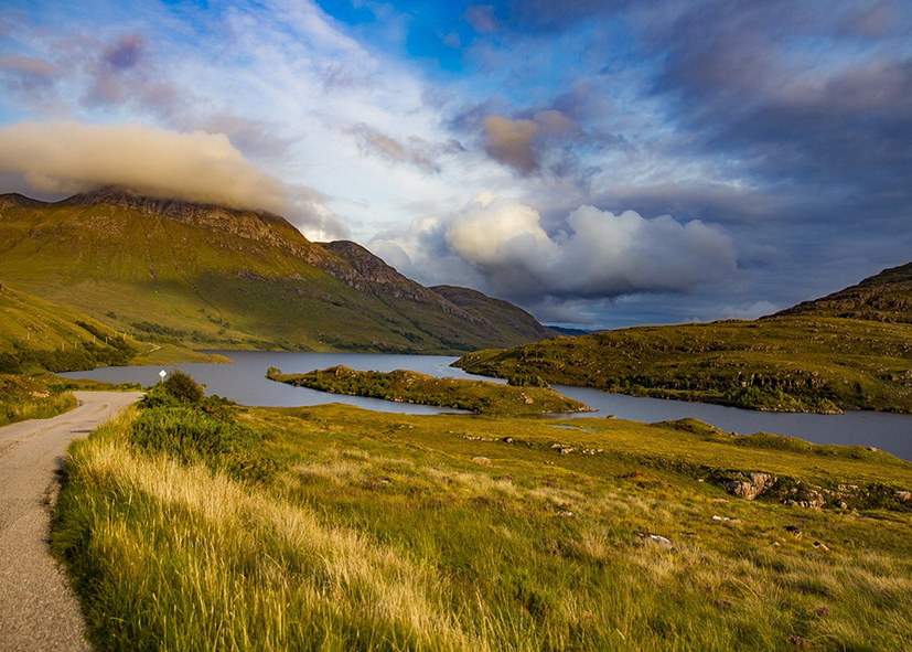 Paysages de lacs dans les Highlands, partir en Ecosse avec une agnece Nirvatravel