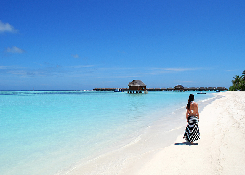 Hotel sur pilotis sur une plage de rêve aux Maldives, voyage de Noces au Sri Lanka et aux Maldives avec Nirvatravel