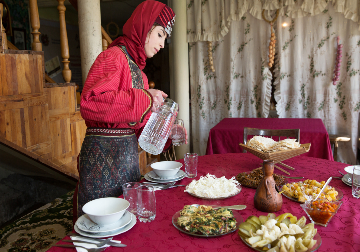 Dégustation des spécialités culinaires arméniennes, partir en Arménie avec une agence Nirvatravel