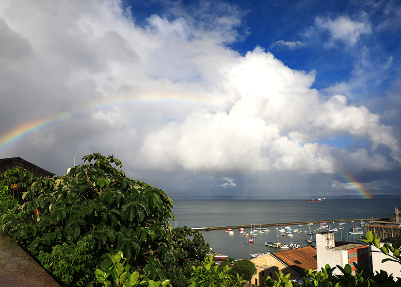 Arc en ciel après l'orage dans la baie des Saints à Salvador de Bahia, voyage au Brésil avec une agence Nirvatravel