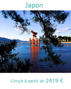 Torii du sanctuaire Itsukushima sur l'ile de Miyajima, partir au Japon en novembre avec Nirvatravel