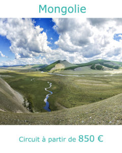 Paysage de steppe et rivière, partir en Mongolie au mois de juin avec Nirvatravel 