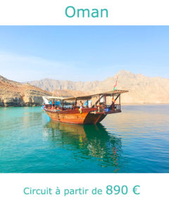 Boutre dans un fjord de Musandam, partir à Oman en février avec Nirvatravel