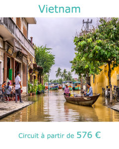 Barque dans Hoi An, partir au Vietnam en mars avec Nirvatravel