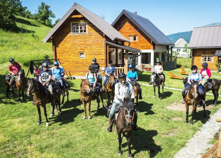 Activité randonnée à cheval dans les montagnes autour de Kolasin
