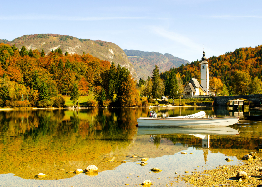 Couluers d'automne sur les forets des Alpes Juliennes, randonnée en Slovénie avec Nirvatravel