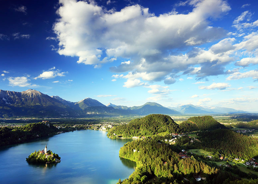 Panorama sur le lac de Bled, partir en Slovénie avec une agence Nirvatravel