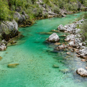 Les eaux turquoises de la rivière Soca, rafting en Slovénie avec Nirvatravel