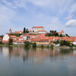 La rivière Drava sur la ville Ptuj, partir en Slovénie avec Nirvatravel