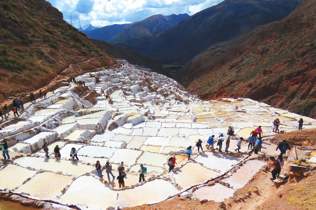 Vue panoramique sur les Salines de Maras, que faire dans la vallée sacrée des Incas au Pérou