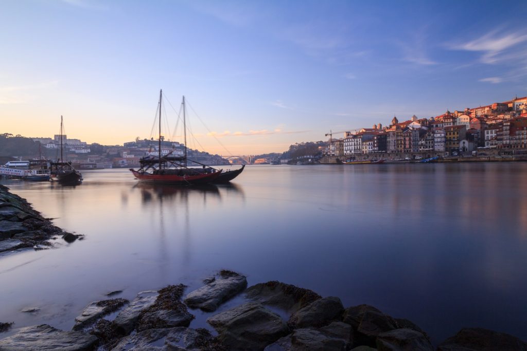 Coucher de soleil sur le fleuve Douro, que faire à Porto au Portugal 