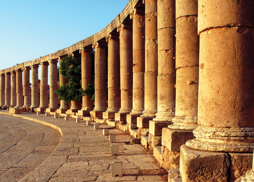 Les colonnes du site romain de Jerash en Jordanie avec Nirvatravel