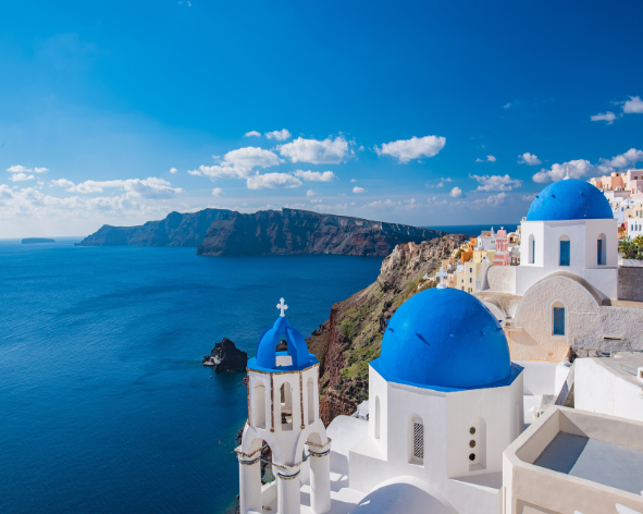 Eglise sur l'ile de Santorin dans les Cyclades, voyage en Grèce avec Nirvatravel