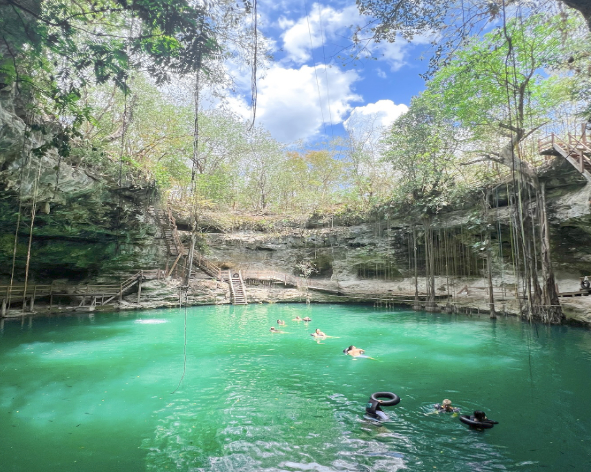 Bain dans une cenote dans le Yucatan au Mexique, Nirvatravel