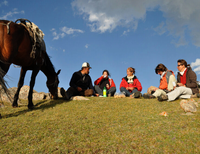 Cheval dans la steppe du Kirghizistan, voyage Nirvatravel