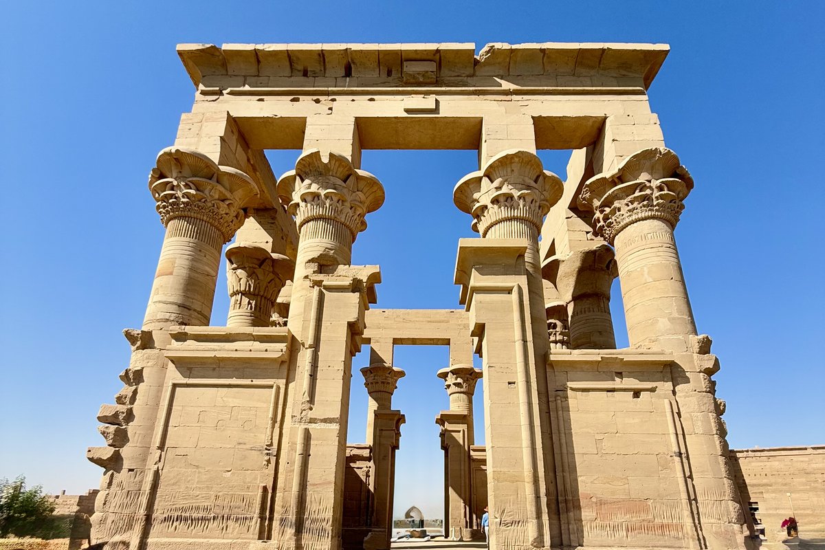 Temple de Philae vu depuis le Nil à Assouan, Égypte - Nirvatravel
