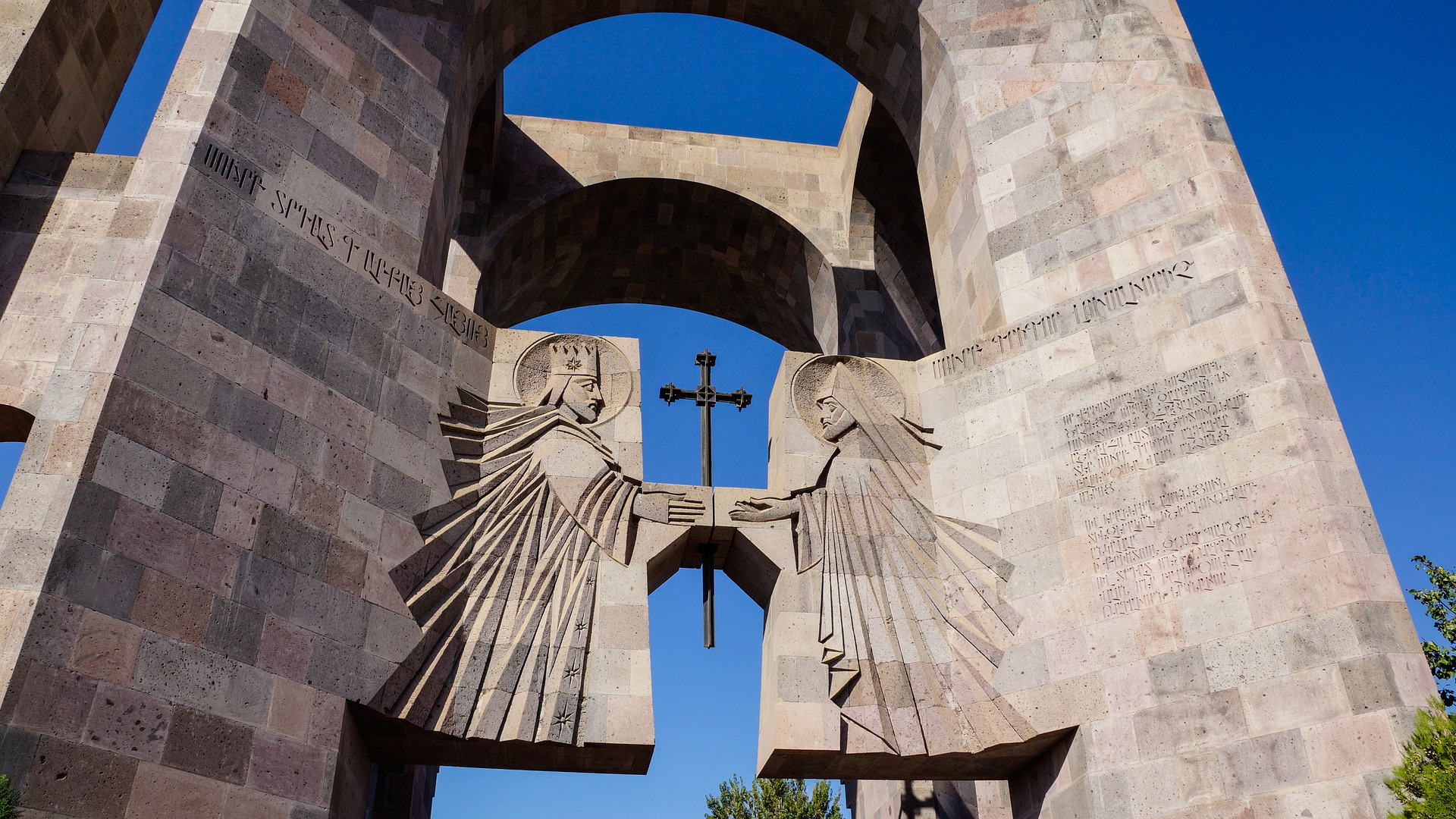 Etchmiadzin, cœur spirituel de l'Église arménienne - Nirvatravel
