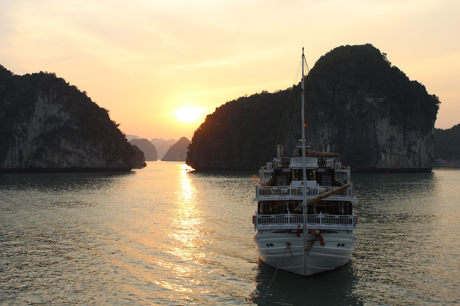 La baie d'Halong en jonque privée - Nirvatravel