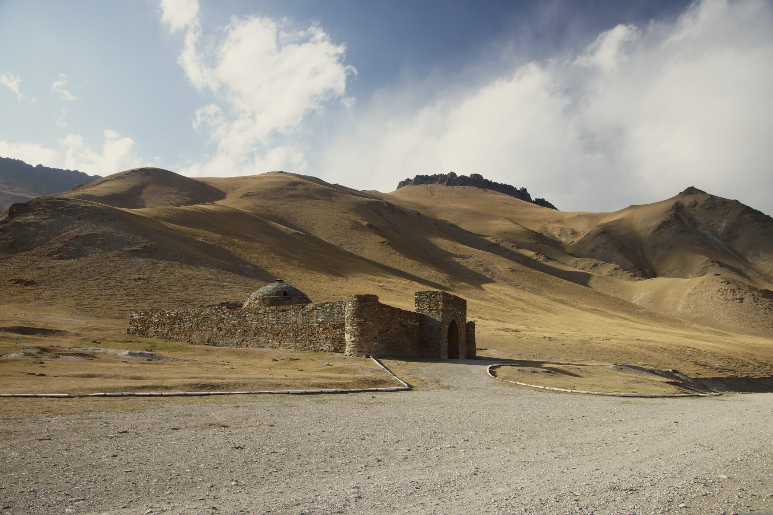 Tash Rabat, le plus haut caravansérail du monde - Nirvatravel